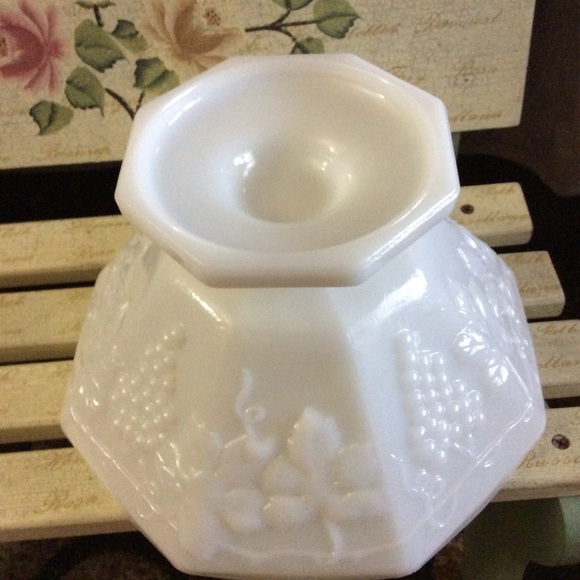 Vintage Anchor Hocking Milk Glass . - Picture 4 of 5